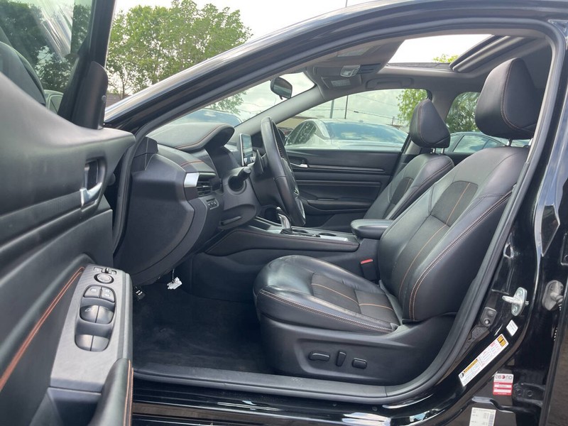 Nissan Altima Vehicle Image 07