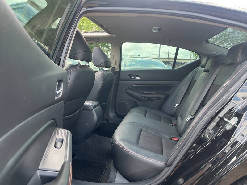 Nissan Altima Vehicle Image 08