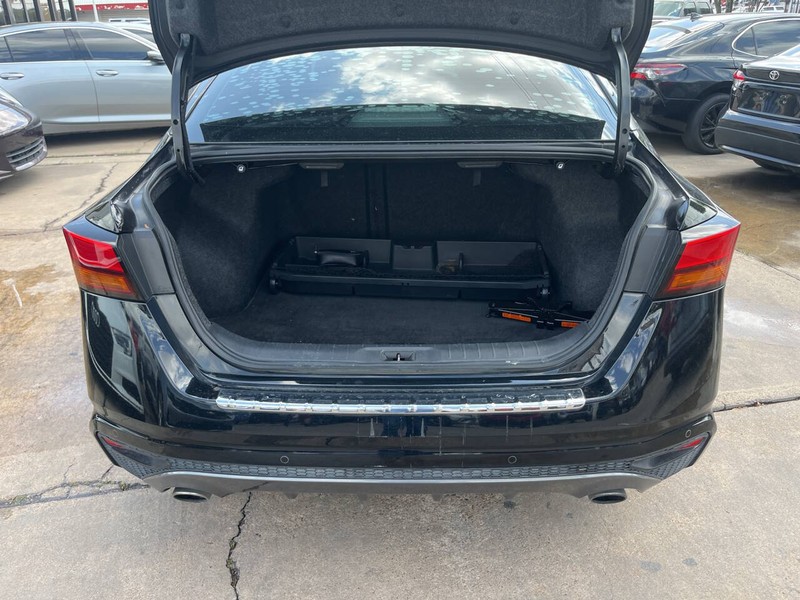 Nissan Altima Vehicle Image 09