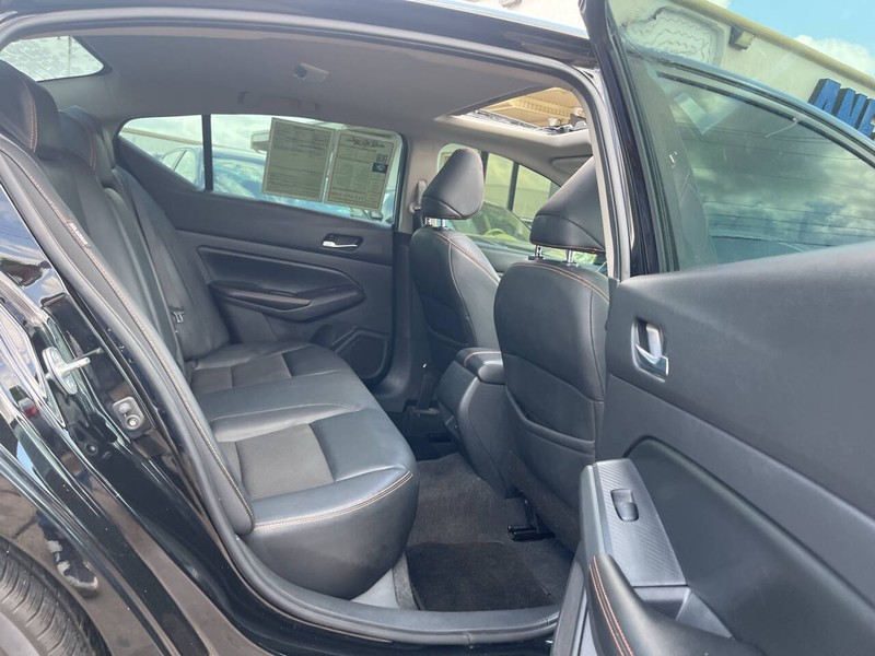 Nissan Altima Vehicle Image 10