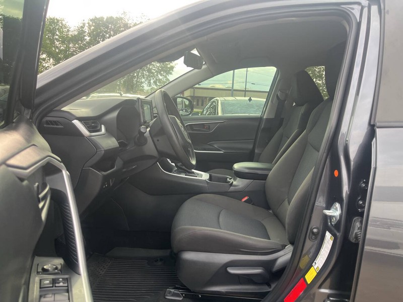 Toyota RAV4 Vehicle Image 10