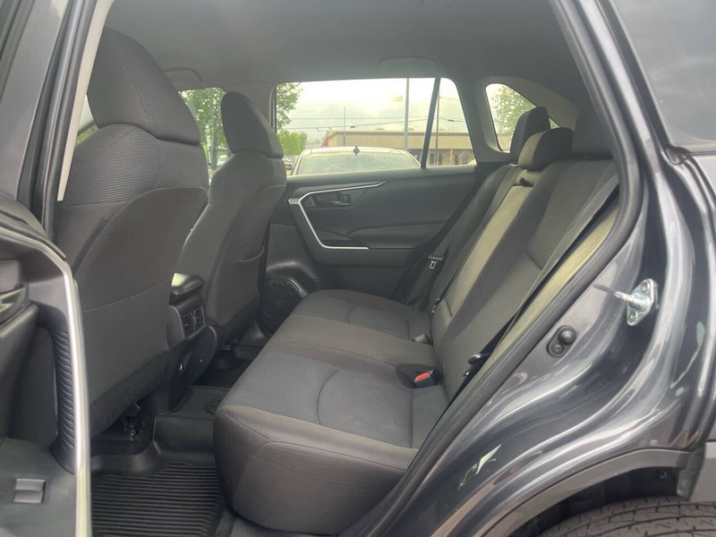 Toyota RAV4 Vehicle Image 11