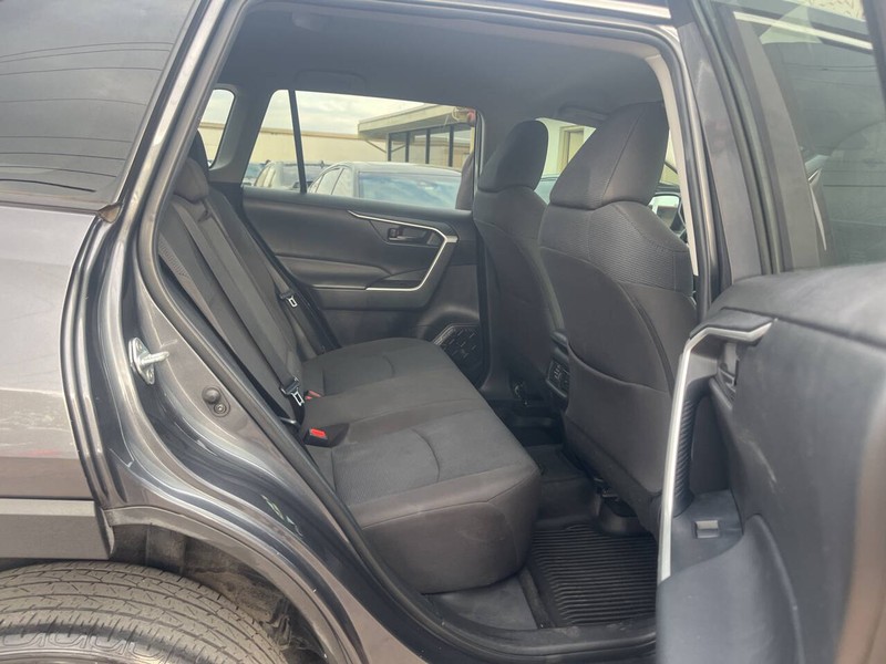 Toyota RAV4 Vehicle Image 13