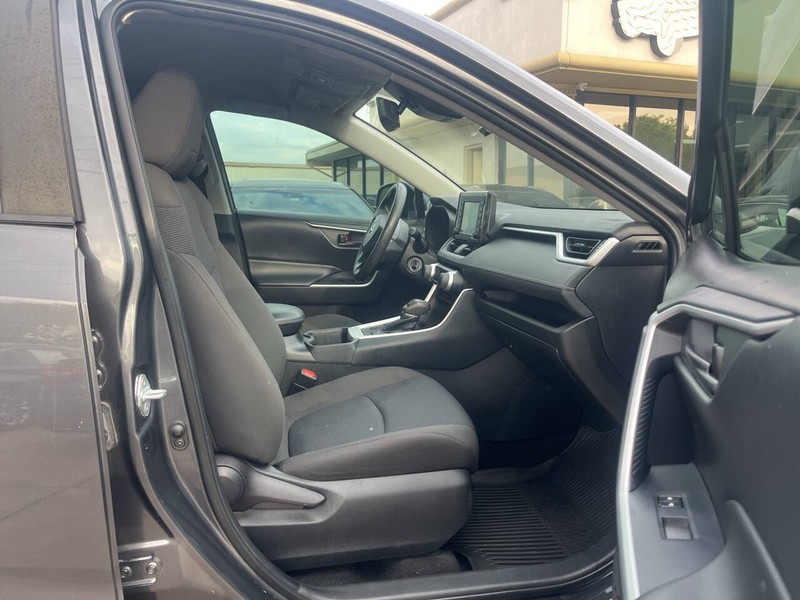 Toyota RAV4 Vehicle Image 14