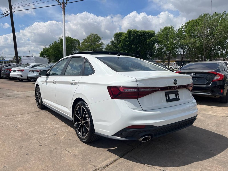 Volkswagen Jetta GLI Vehicle Image 03