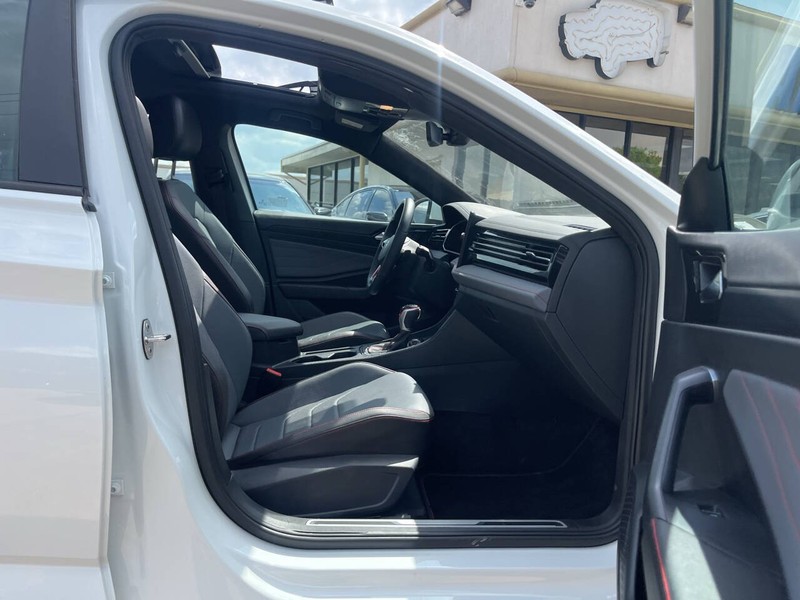 Volkswagen Jetta GLI Vehicle Image 11