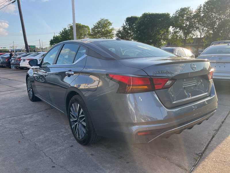 Nissan Altima Vehicle Image 03