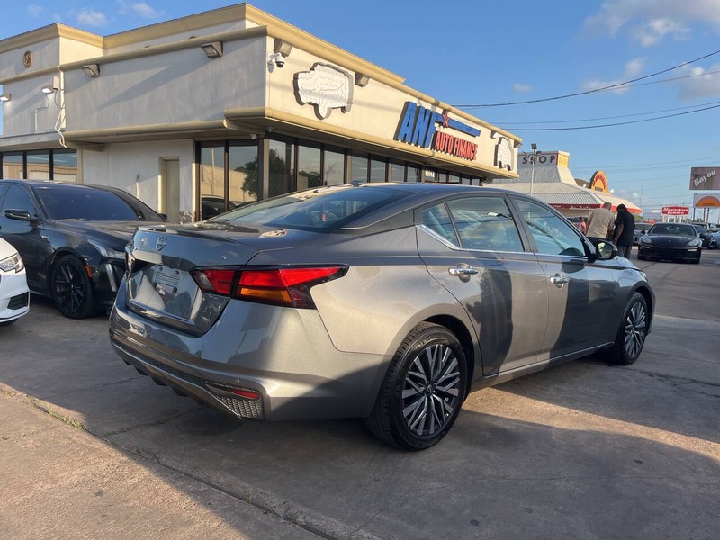 Nissan Altima Vehicle Image 05