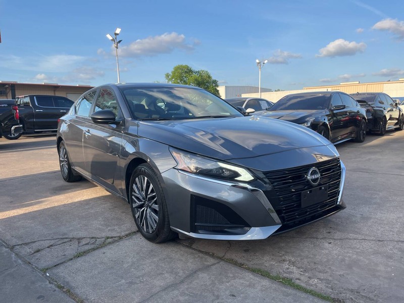 Nissan Altima Vehicle Image 06