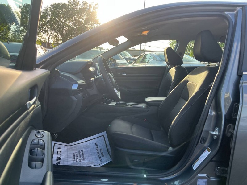 Nissan Altima Vehicle Image 07