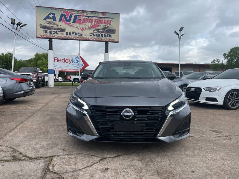 Nissan Altima Vehicle Image 02