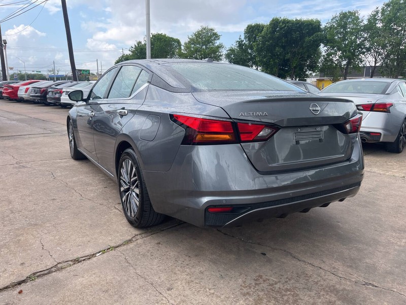 Nissan Altima Vehicle Image 03