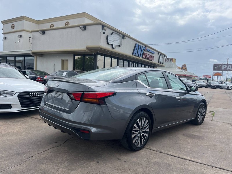 Nissan Altima Vehicle Image 05