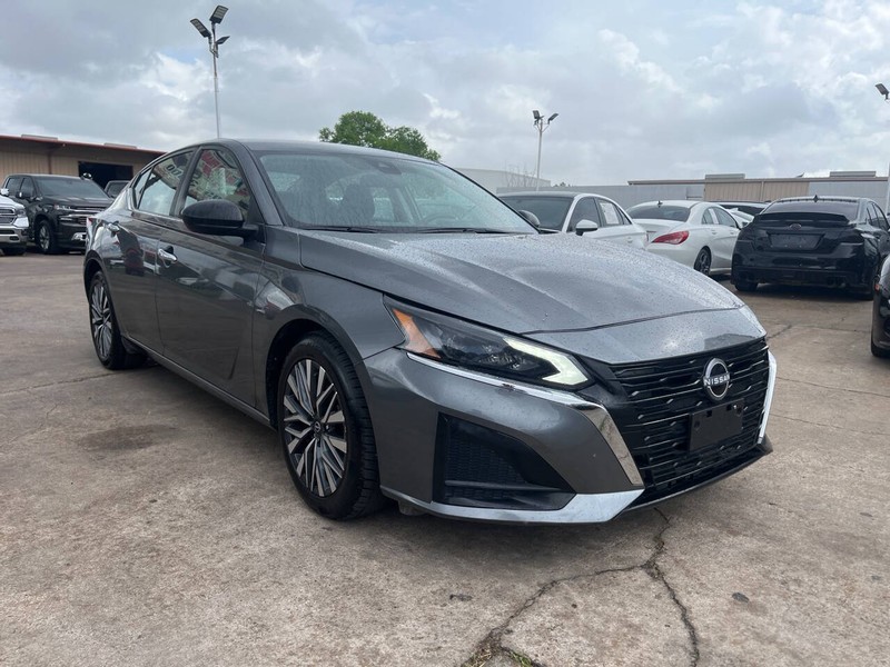 Nissan Altima Vehicle Image 06