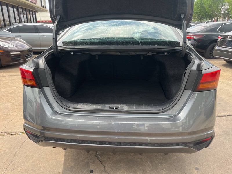 Nissan Altima Vehicle Image 09