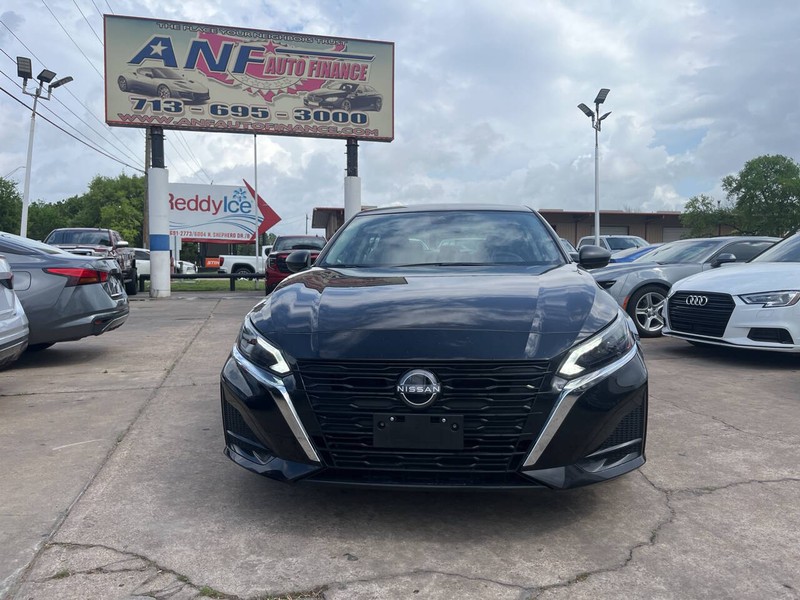 Nissan Altima Vehicle Image 02