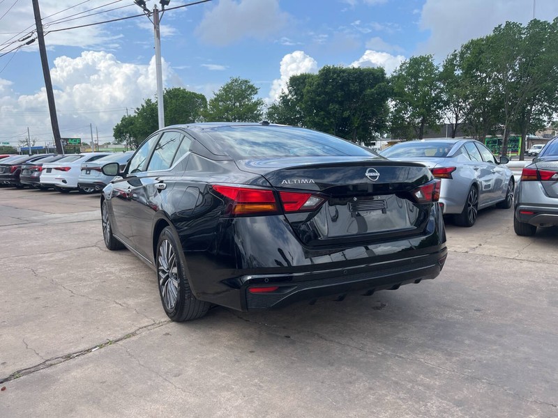 Nissan Altima Vehicle Image 03