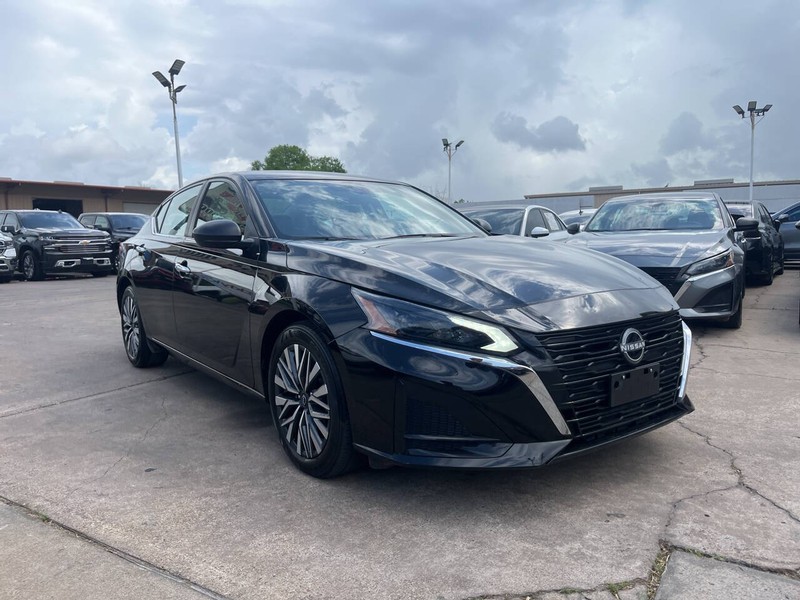 Nissan Altima Vehicle Image 06