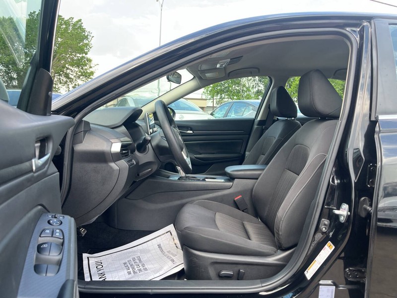 Nissan Altima Vehicle Image 07