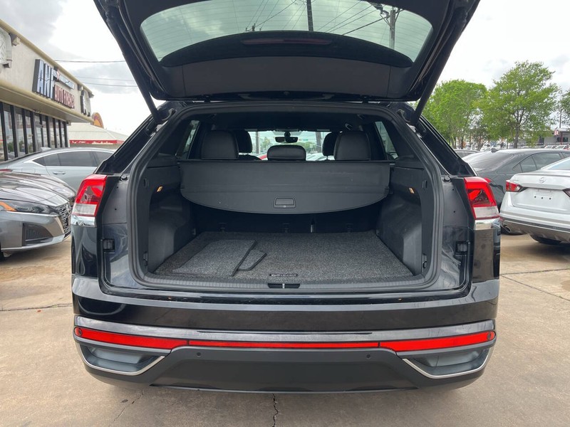 Volkswagen Atlas Cross Sport Vehicle Image 09