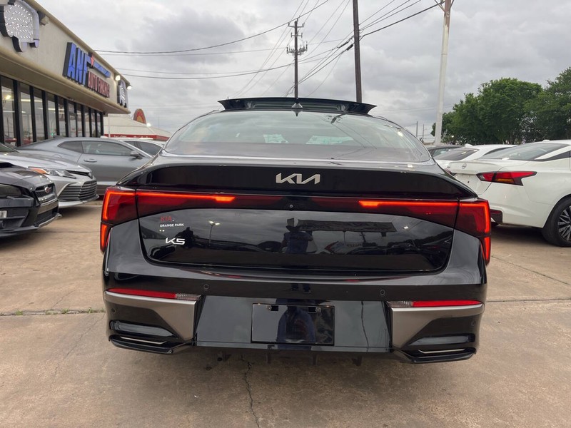 Kia K5 Vehicle Image 04