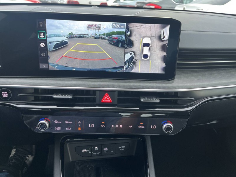 Kia K5 Vehicle Image 12