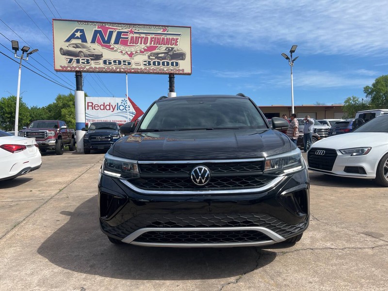 Volkswagen Taos Vehicle Image 02