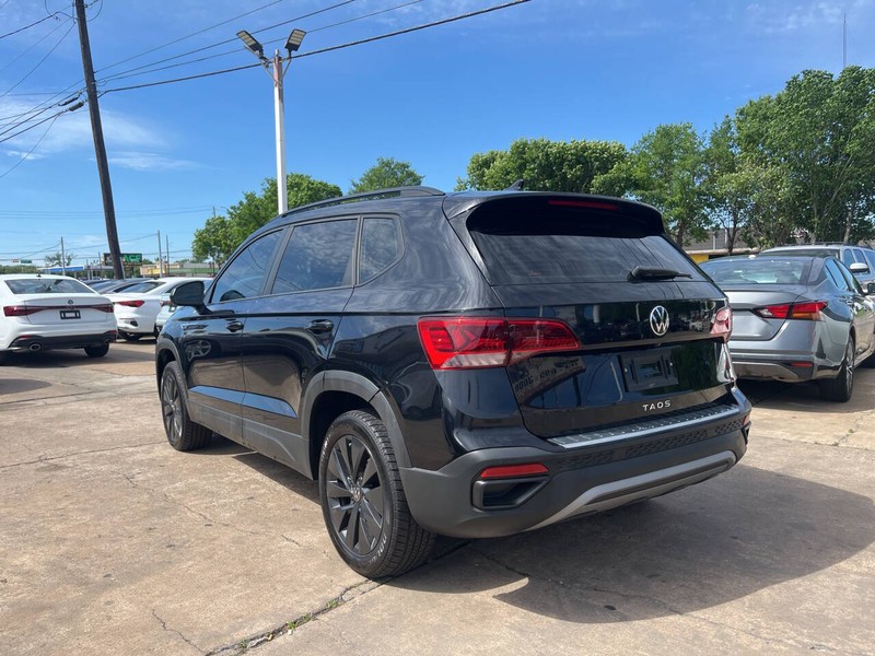 Volkswagen Taos Vehicle Image 03