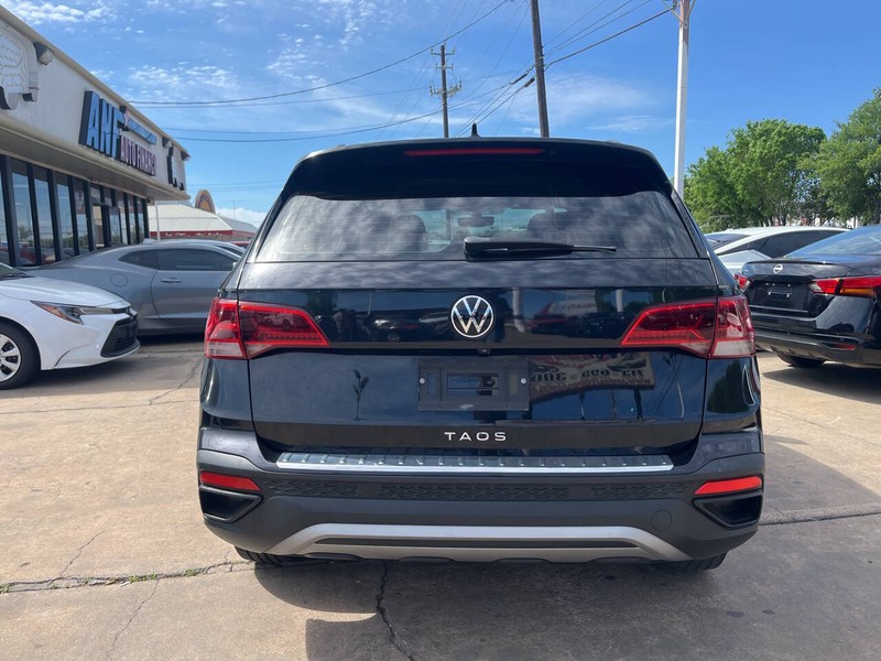 Volkswagen Taos Vehicle Image 04