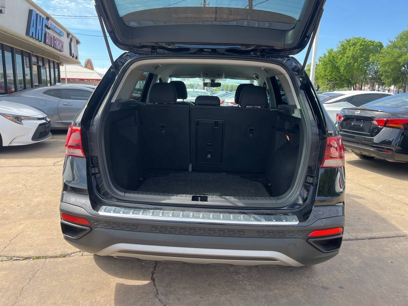 Volkswagen Taos Vehicle Image 09