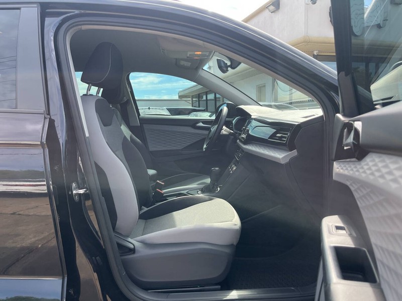Volkswagen Taos Vehicle Image 11