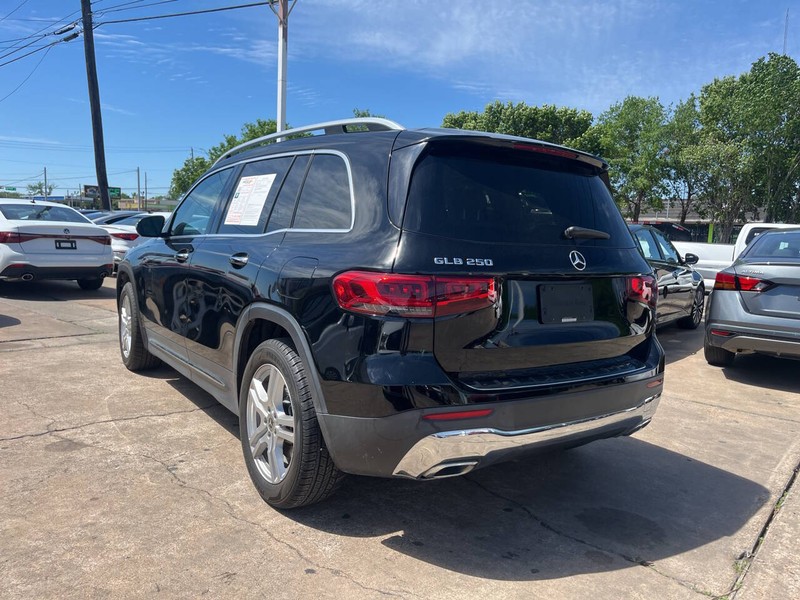 Mercedes-Benz GLB Vehicle Image 03