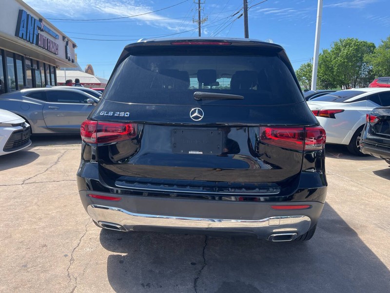 Mercedes-Benz GLB Vehicle Image 04