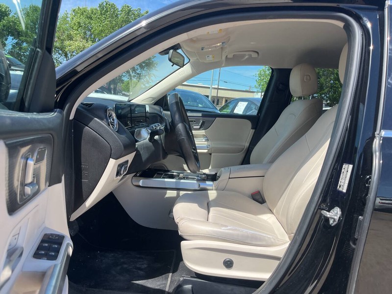 Mercedes-Benz GLB Vehicle Image 07