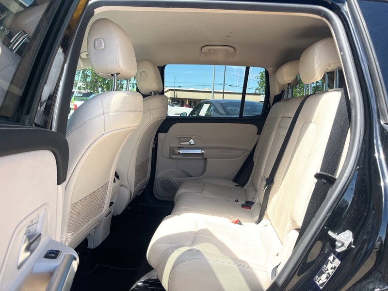 Mercedes-Benz GLB Vehicle Image 08