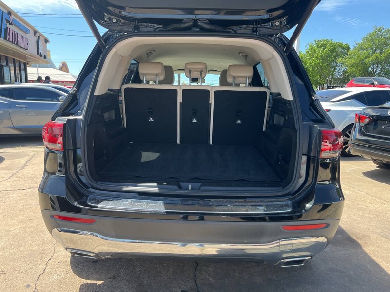 Mercedes-Benz GLB Vehicle Image 09