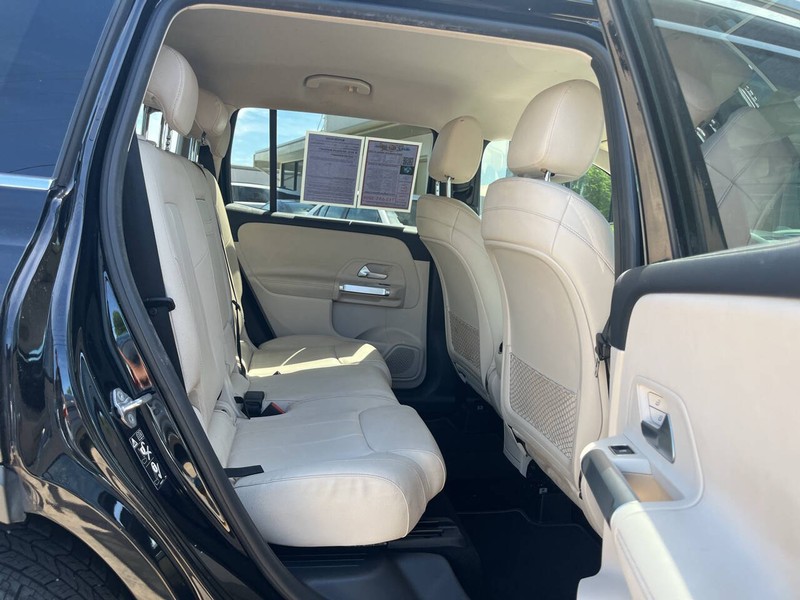 Mercedes-Benz GLB Vehicle Image 10