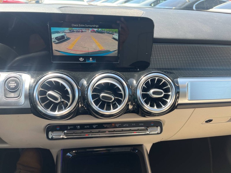 Mercedes-Benz GLB Vehicle Image 12