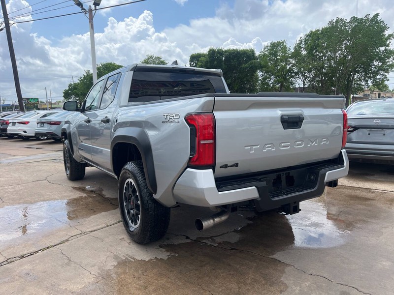 Toyota Tacoma 4WD Vehicle Image 03