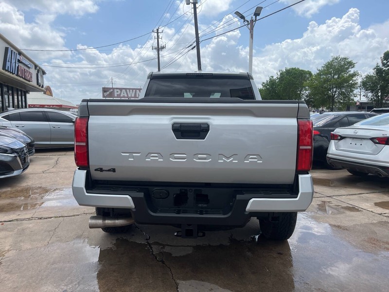 Toyota Tacoma 4WD Vehicle Image 04