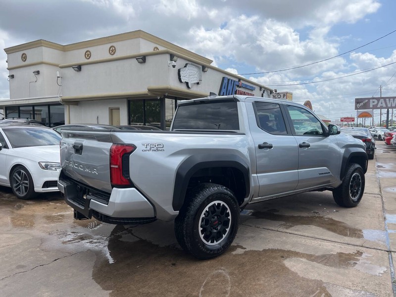 Toyota Tacoma 4WD Vehicle Image 05