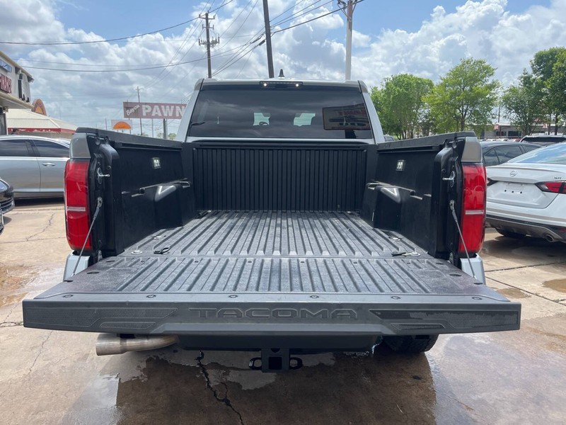 Toyota Tacoma 4WD Vehicle Image 09