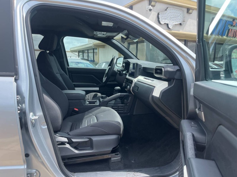 Toyota Tacoma 4WD Vehicle Image 11