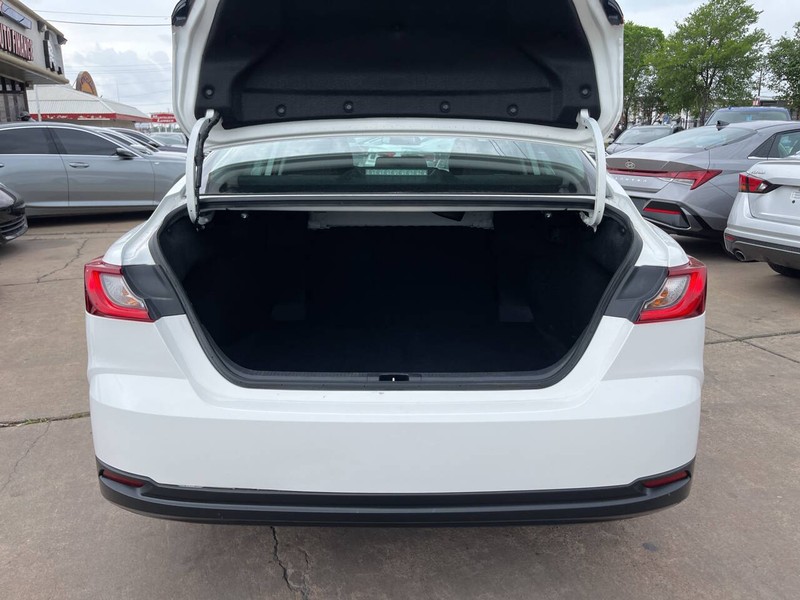 Toyota Camry Vehicle Image 09