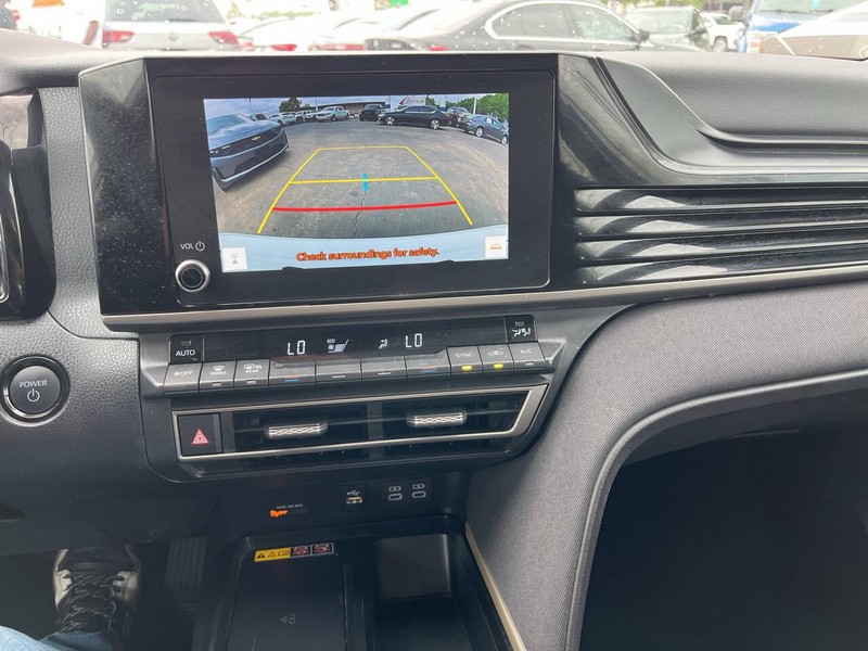 Toyota Camry Vehicle Image 12