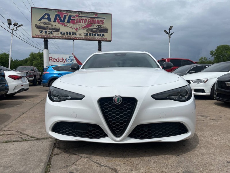Alfa Romeo Giulia Vehicle Image 02