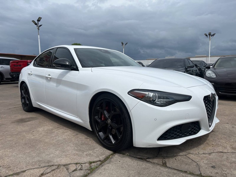 Alfa Romeo Giulia Vehicle Image 06