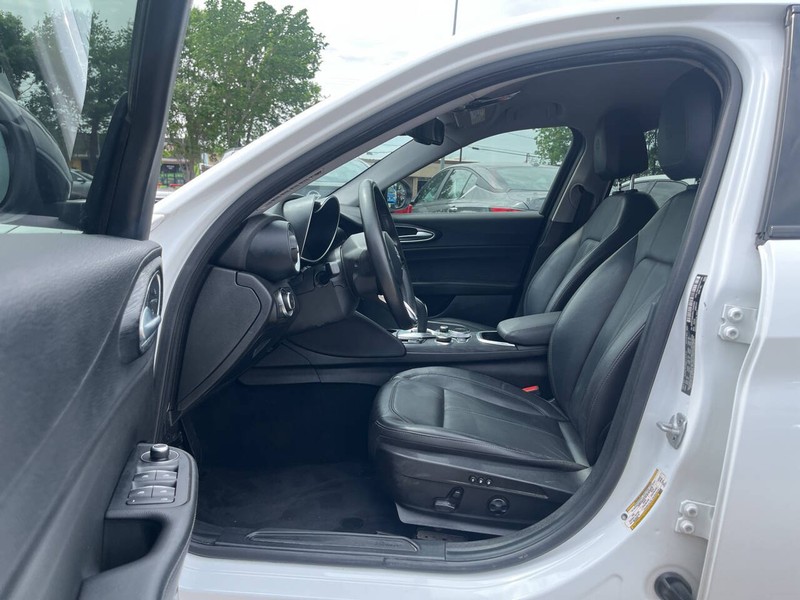 Alfa Romeo Giulia Vehicle Image 07