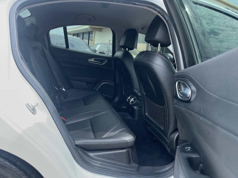 Alfa Romeo Giulia Vehicle Image 10