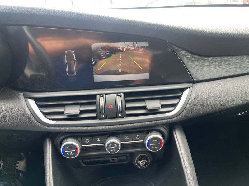 Alfa Romeo Giulia Vehicle Image 12